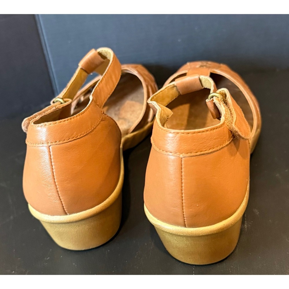 Easy Spirit Womens 8.5 M Sandals Tan Leather T Strap Wedge Fisherman Boho Preppy - Picture 5 of 8